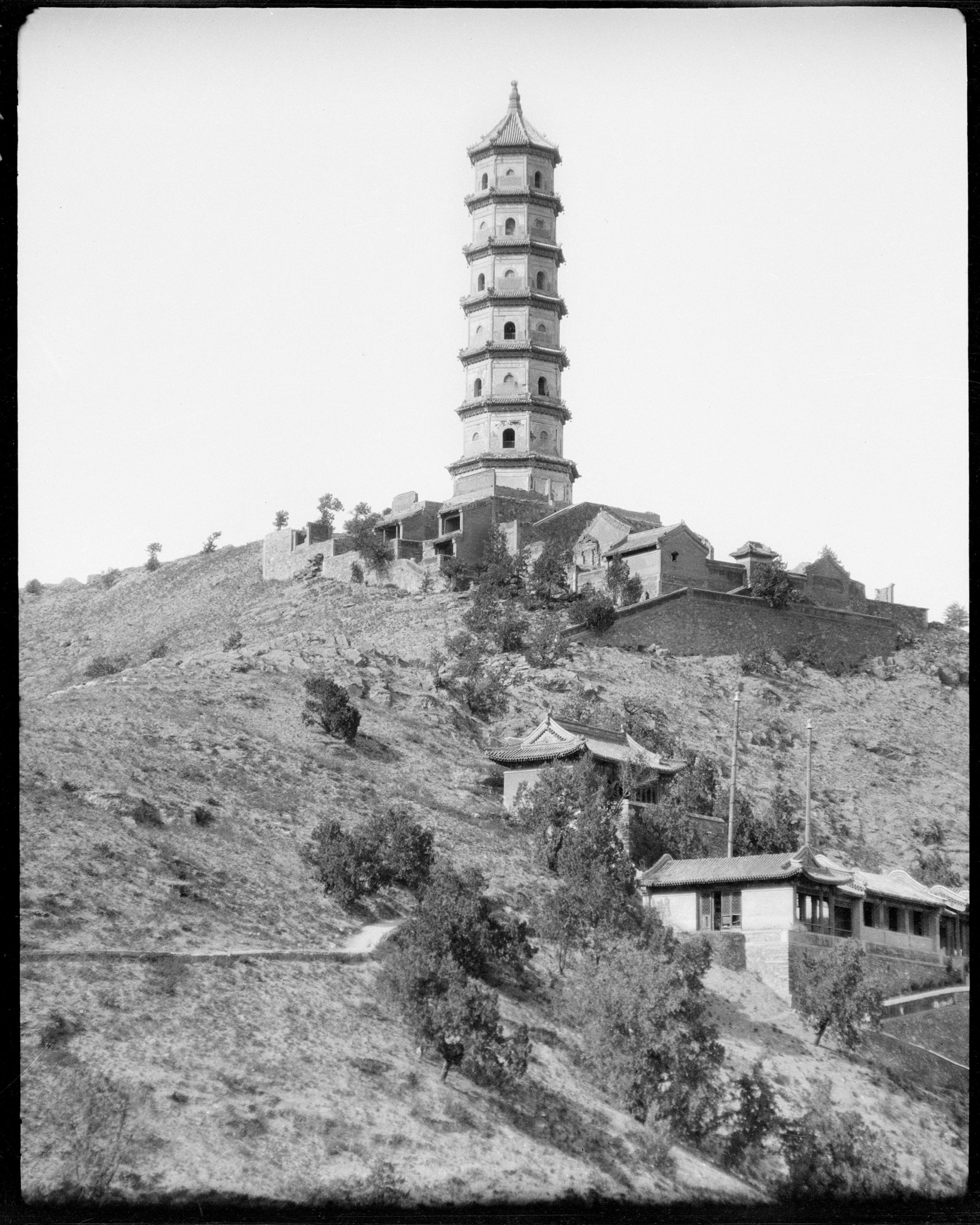 甘博摄影集-玉泉塔。拍摄地点：中国北京玉泉;拍摄时间：1924-1927.jpg